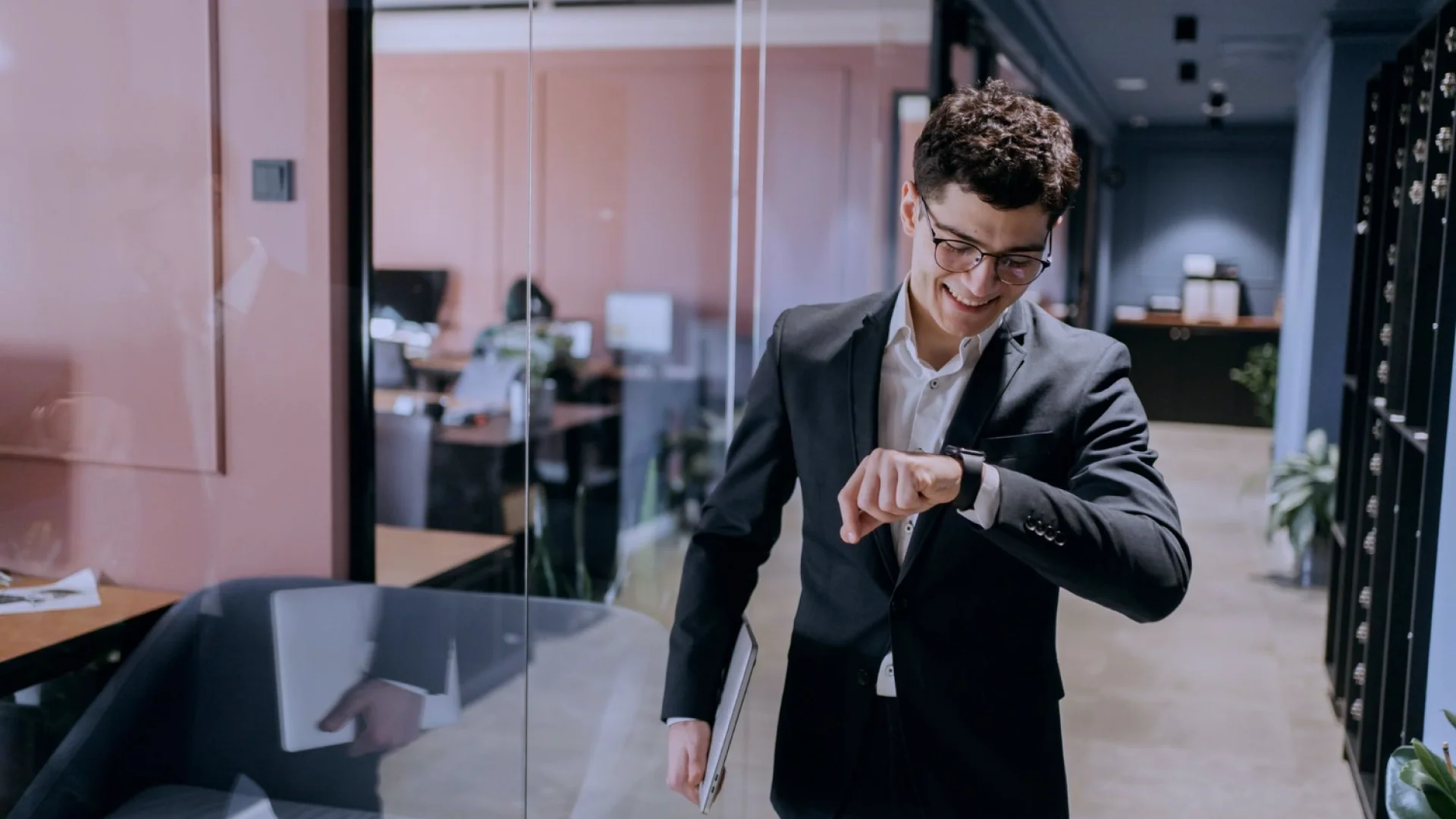 Recruiting processes often involve multiple touchpoints with candidates, such as interview scheduling, feedback sharing, and status updates. AI-powered chatbots and email systems can automate candidate communication, ensuring timely responses and updates. Reducing the time taken for these communication processes expedites the overall hiring timeline.